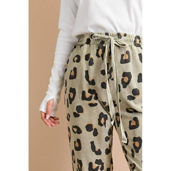 easel Pants - Aspen Mineral Wash Joggers in Faded Olive Leopard
